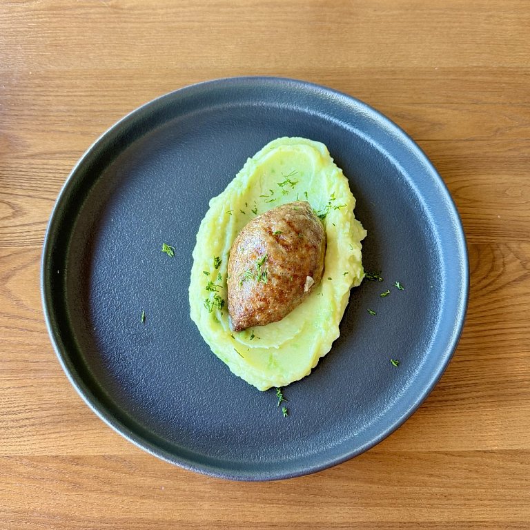 Б Мясная зраза с пюре и зеленым горошком